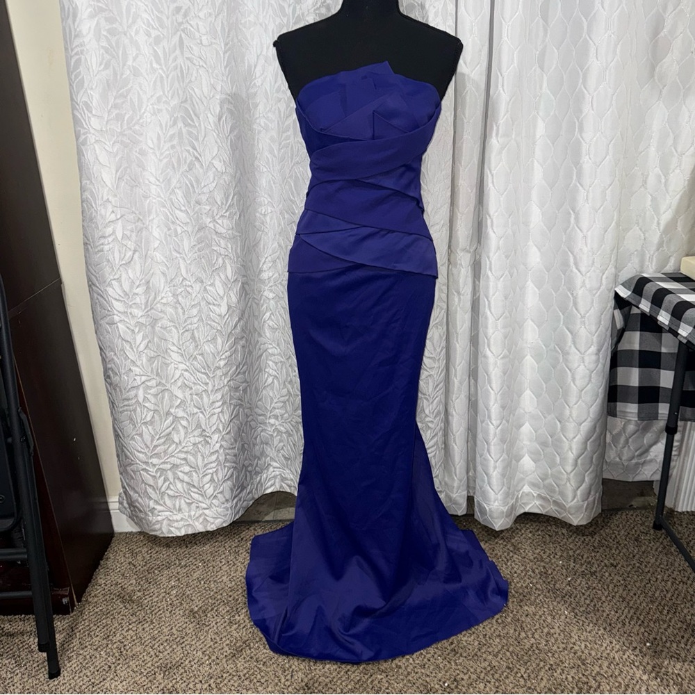 blue Coast size 4 strapless on a size small prom formal body con classic dress